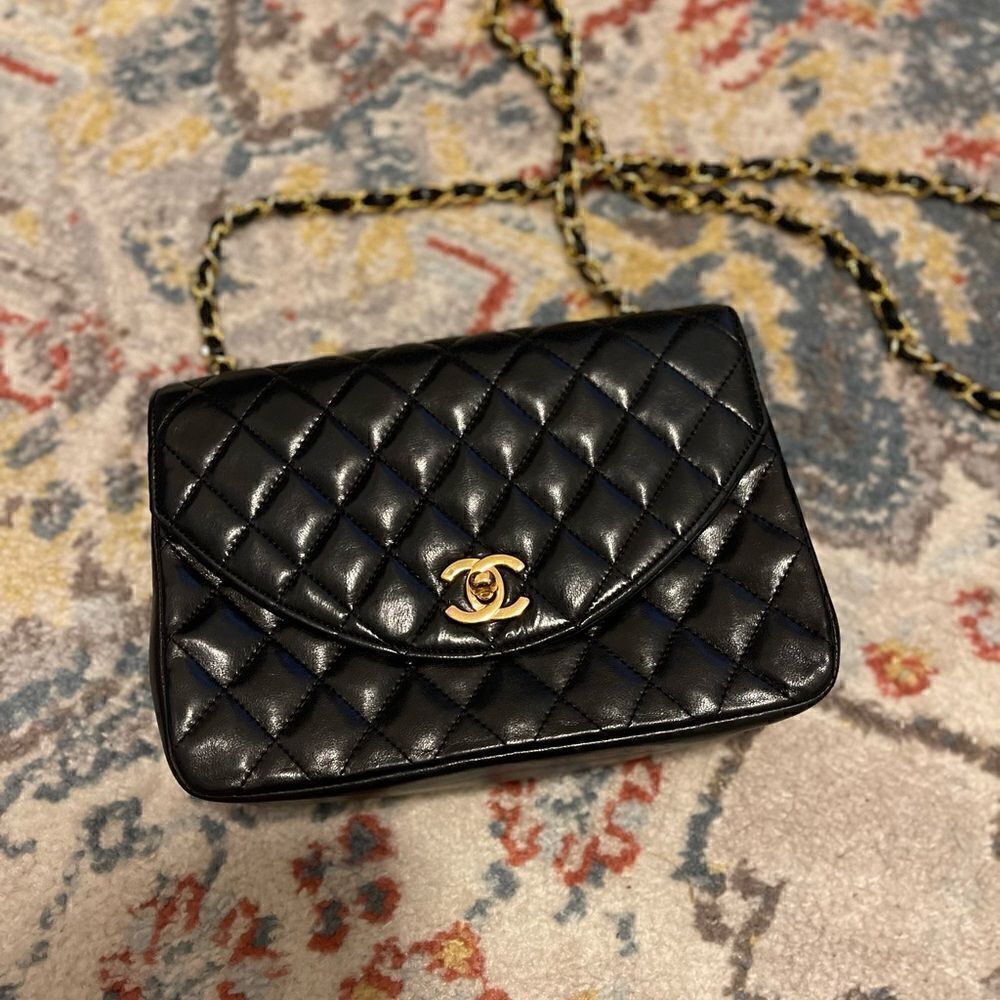 Chanel Vintage Black Round Single Flap Lambskin 24k Gold Hardware - Picture 3 of 12